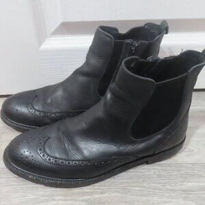 Women's wingtip leather booties